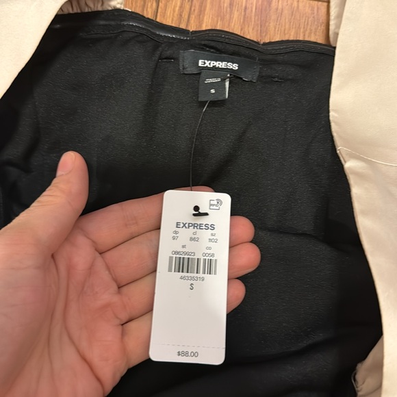 EXPRESS Velvet Bow Bodysuit - Picture 5 of 8